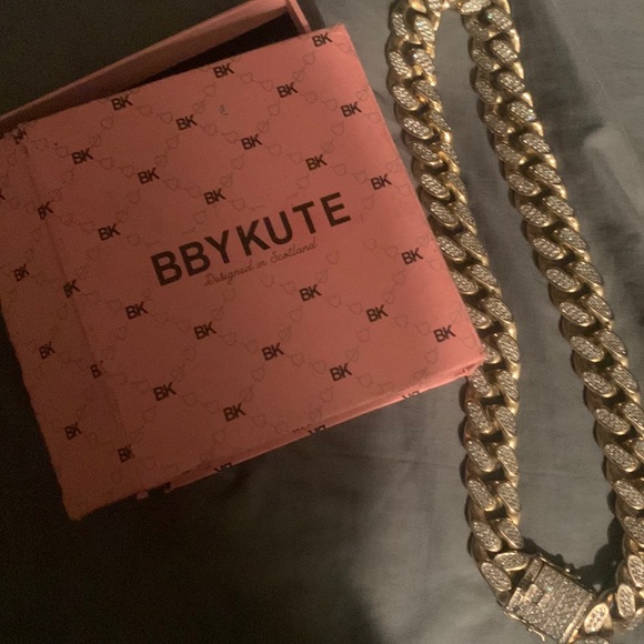 I’m selling my BBY cute necklace is A choker 20 inch asking price is 200$ - Picture 1 of 1